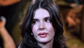 Verissimo, Evelina Sgarbi in lacrime: “Mio padre è grave”. L’abbraccio di Silvia Toffanin