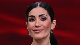 Federica Nargi, il look con il pantalone mimetico tra le strade di Roma è tutto da copiare