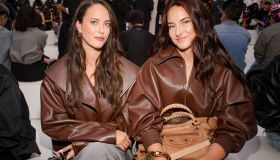 50 sfumature di cioccolato alla Paris Fashion Week. La giacca di pelle, questo autunno, si porta così