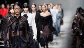 Halloween 2026, è spooky-chic: come essere la vera “Regina dell’Urlo” per una notte e alla moda il resto dell’anno