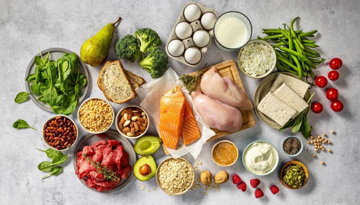La nuova classifica dei cibi più proteici, il tofu meglio della carne (e del pesce). Tutti gli alimenti da non farsi mancare