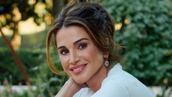 Rania di Giordania, l’esclusivo abito da sposa di sua nipote Sarah coi fiori tridimensionali