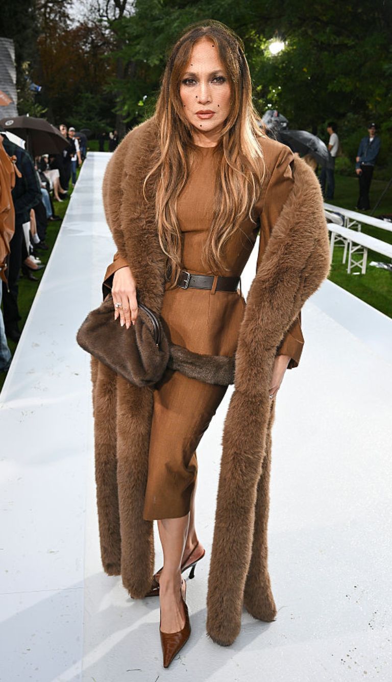 Jennifer Lopez alla Paris Fashion Week