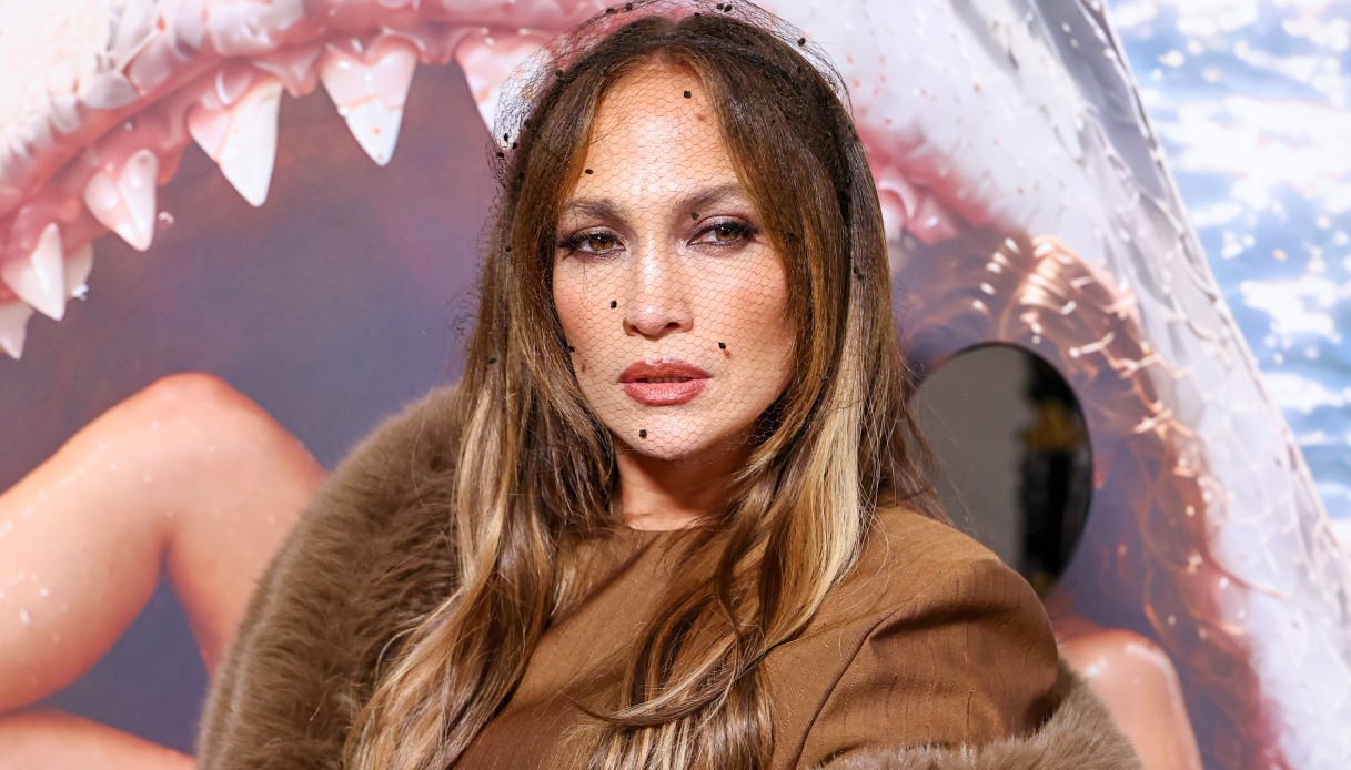 Bianca Balti e Chiara Ferragni in rosa, Jennifer Lopez in total brown: i look alla Paris Fashion Week 2026