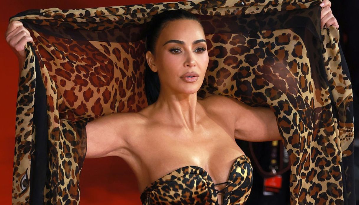 dopo averlo visto a kim kardashian non abbiamo dubbi il foulard animalier 232 l8217accessorio wild dell8217autunno 3 modi per indossarlo da Dilei.it dopo averlo visto a kim kardashian non abbiamo dubbi il foulard animalier 232 l8217accessorio wild dell8217autunno 3 modi per indossarlo