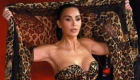 Il foulard animalier è l’accessorio wild dell’autunno. 3 modi per indossarlo