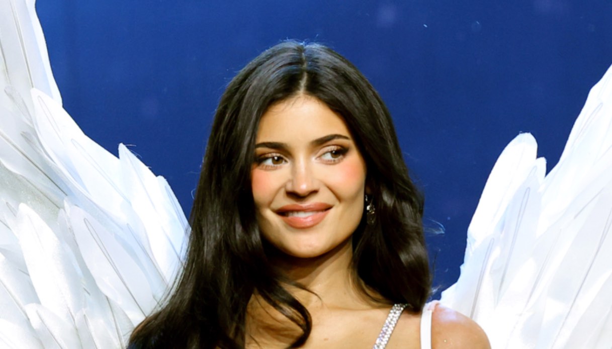 kylie jenner 50 milioni di dollari di reggiseno per il debutto da victoria8217s secret da Dilei.it kylie jenner 50 milioni di dollari di reggiseno per il debutto da victoria8217s secret