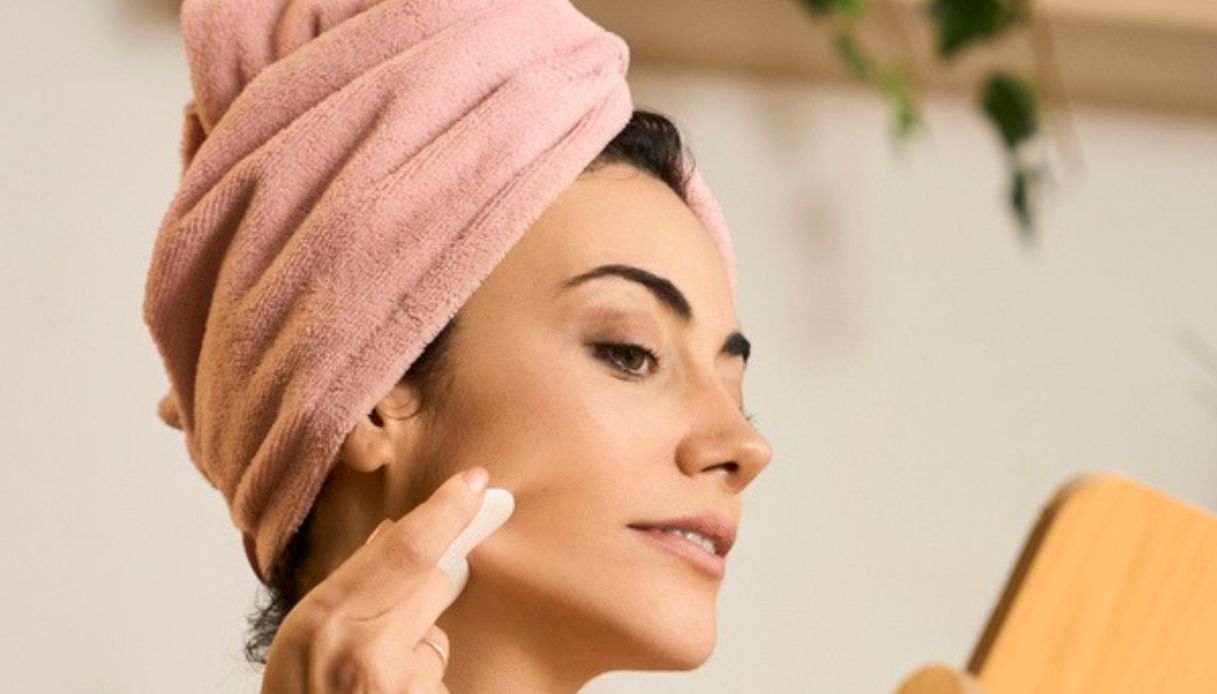 il gua sha diventa crema e trattamento 200 il rimedio homemade per contrastare il doppiomento e rassodare viso e collo da Dilei.it il gua sha diventa crema e trattamento 200 il rimedio homemade per contrastare il doppiomento e rassodare viso e collo