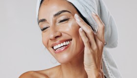 La crema antiage con Coenzima Q10 è il trattamento intensivo giorno e notte più efficace contro i segni del tempo