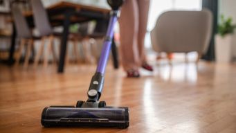 Questa scopa elettrica senza fili non ha nulla da invidiare a Dyson. E costa meno di 100 euro