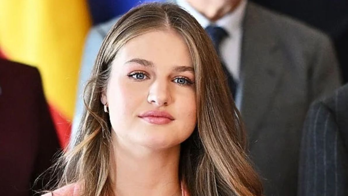 Leonor di Spagna incanta con un look total pink copiato da mamma Letizia