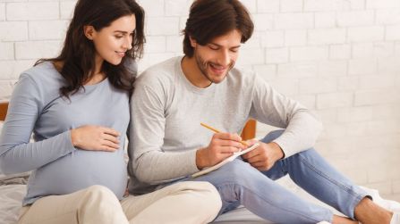 “Pensavo di dover comprare tutto”: cosa serve davvero quando arriva un bambino, la lista intelligente che ti fa risparmiare