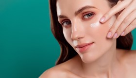 Cos’è la lozione viso e perché chiude in bellezza (letteralmente) la nostra skincare autunnale
