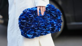 Pillow bag o maxi pouch, chi vincerà il titolo di borsa dell’autunno 2026? Sfida tra It-Bags soffici e capienti