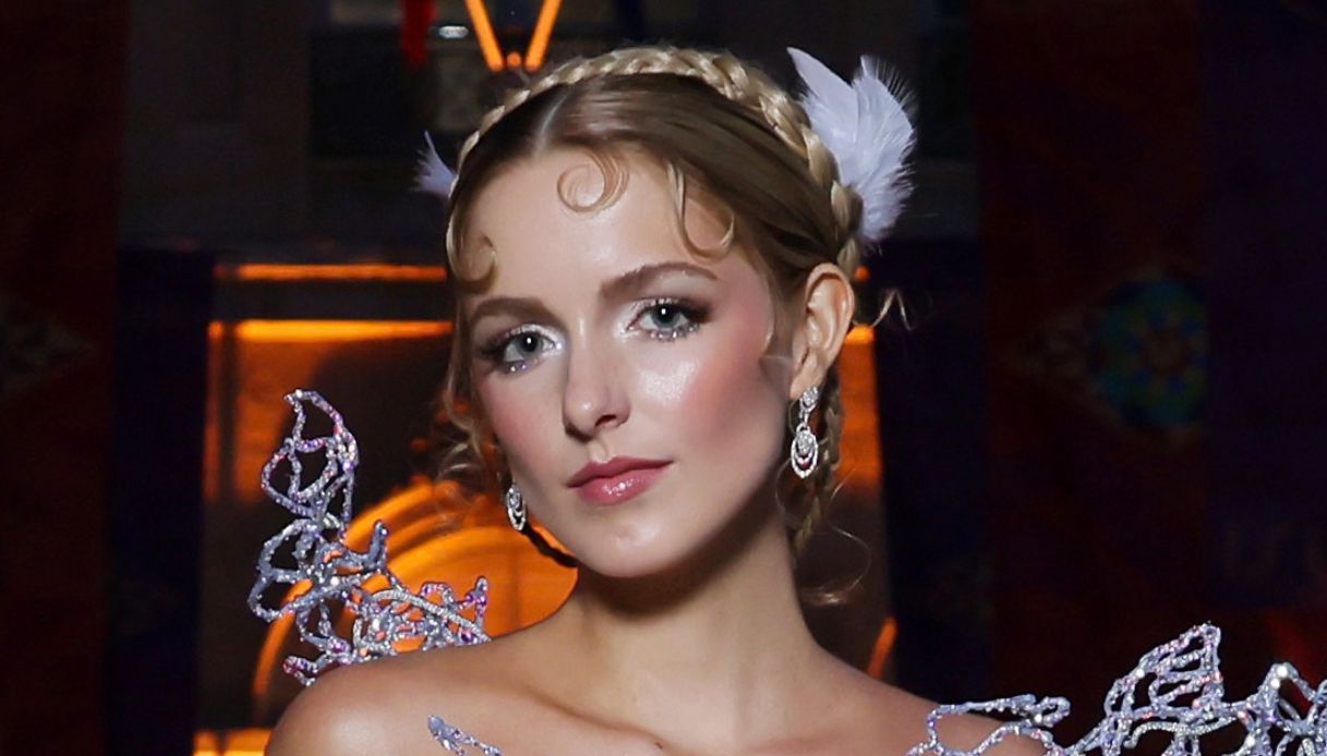 hunger games mckenna grace infiamma parigi l8217abito 232 un omaggio a jennifer lawrence da Dilei.it hunger games mckenna grace infiamma parigi l8217abito 232 un omaggio a jennifer lawrence