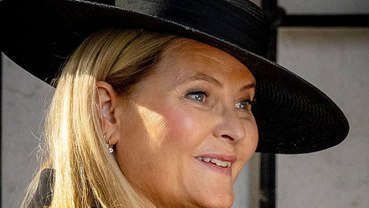 Mette-Marit, la Regina di Norvegia sparisce con uno stipendio da 3 milioni di euro