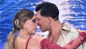 Ornella Muti, il bacio con Pasquale e la gelosia di Barbara d’Urso: le dichiarazioni a La Volta Buona