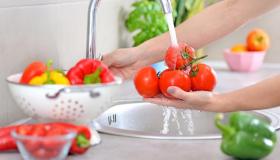 Salmonella nei pomodorini: tra richiami e paura in cucina, basta davvero lavarli? I consigli del nutrizionista