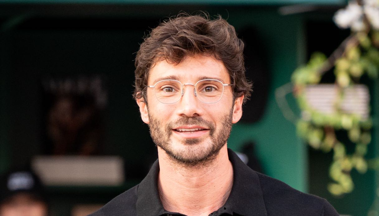 stefano de martino tratta in tortellini maria cristina accetta il viaggio di laurea lo paga il dottore da Dilei.it stefano de martino tratta in tortellini maria cristina accetta il viaggio di laurea lo paga il dottore