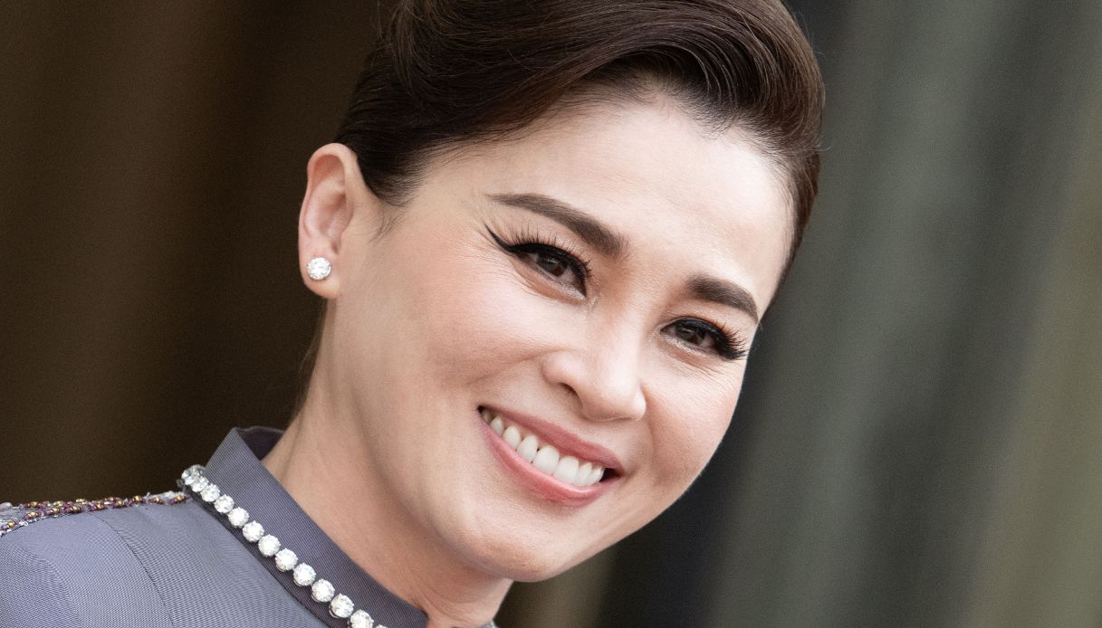 suthida di thailandia la prima regina consorte ai comandi di un caccia da Dilei.it suthida di thailandia la prima regina consorte ai comandi di un caccia