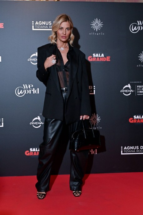 Sveva Alviti, total black sartoriale e trasparente. L'attrice &egrave; rock alla Festa del Cinema di Roma 2026