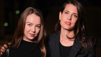 Charlotte Casiraghi single con Alexandra di Hannover, il fascino indiscreto del nero