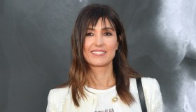 Caterina Balivo, jeans e giacca gioiello: la lezione di stile che rende prezioso anche il look più semplice