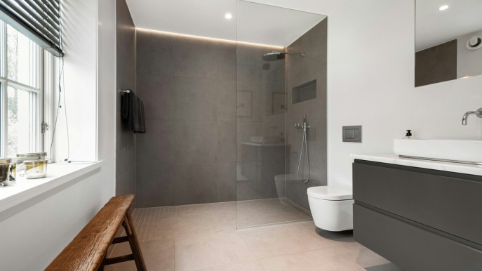 Bagno piccolo? Togliete il box doccia e lo spazio raddoppia (almeno agli occhi)