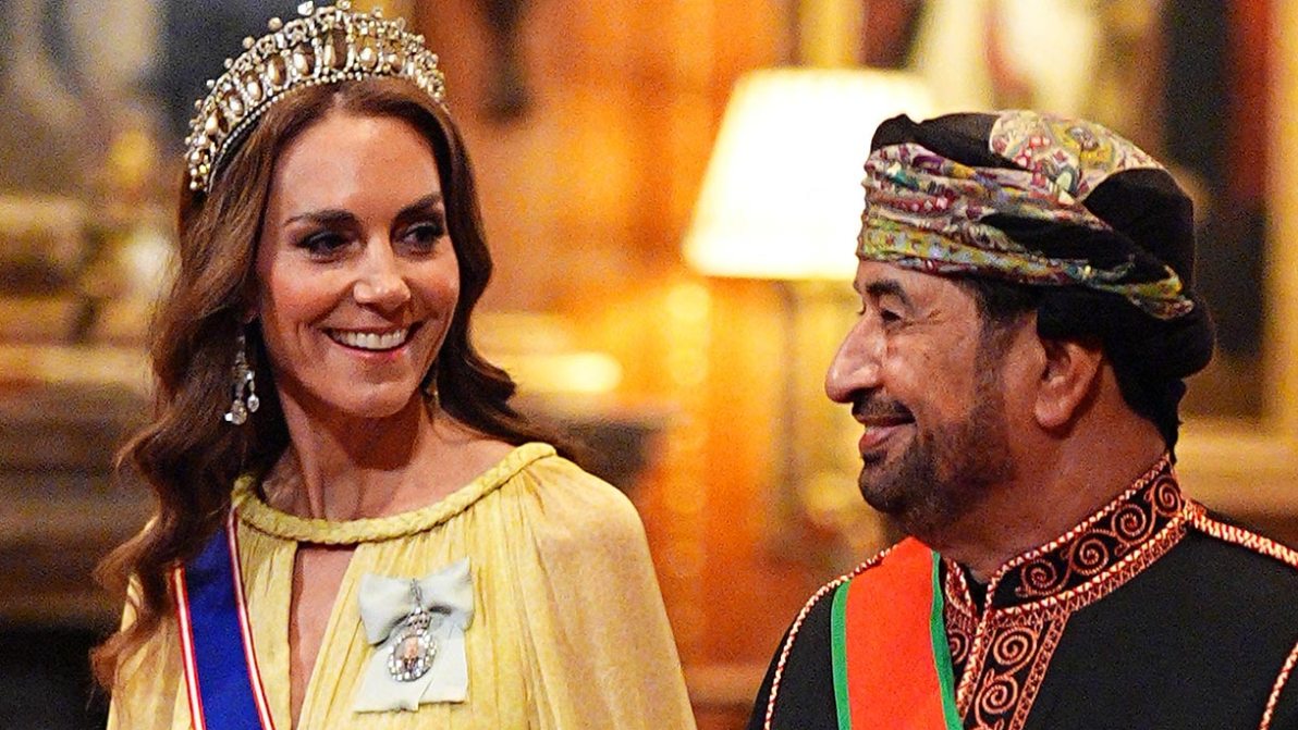Kate Middleton sorprende con l’abito giallo al banchetto di Stato