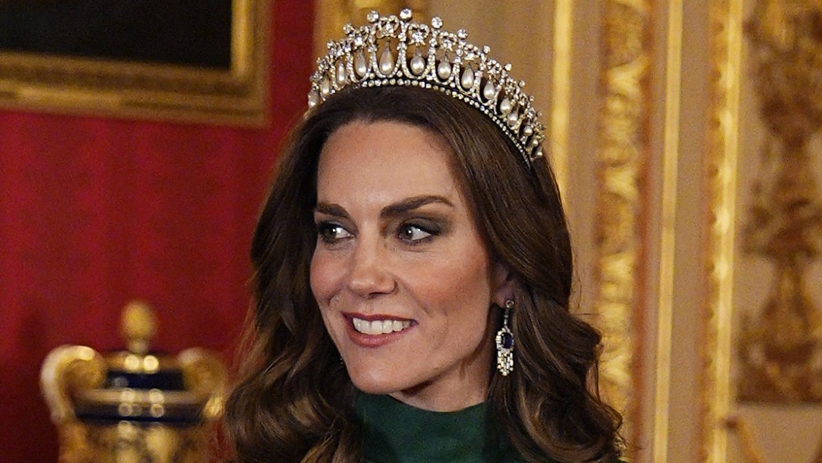 Kate Middleton, il look da favola per il Sultano dell’Oman
