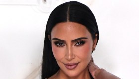 Kim Kardashian, l’abito da sposa è una provocazione: i tagli sono estremi