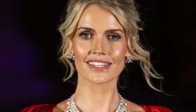 Lady Kitty Spencer strega al British Museum, spacco mozzafiato e diamanti scintillanti