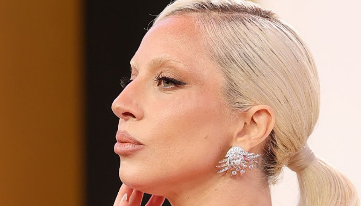 lady gaga e il glamour casalingo la sua skincare routine per essere belle anche a casa 232 virale da Dilei.it lady gaga e il glamour casalingo la sua skincare routine per essere belle anche a casa 232 virale