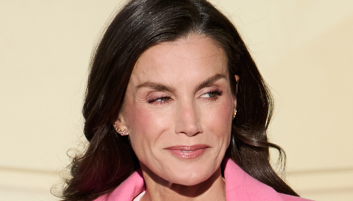 letizia di spagna si fa subito notare in finlandia cappotto rosa choc da migliaia di euro da Dilei.it letizia di spagna si fa subito notare in finlandia cappotto rosa choc da migliaia di euro