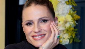 Michelle Hunziker, basta un dolcevita nero per conquistare la scena (e lei lo sa)