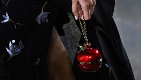 Davvero le micro bags sono solo un lontano ricordo? La risposta è assolutamente no, e quest’autunno ci innamoreremo di loro