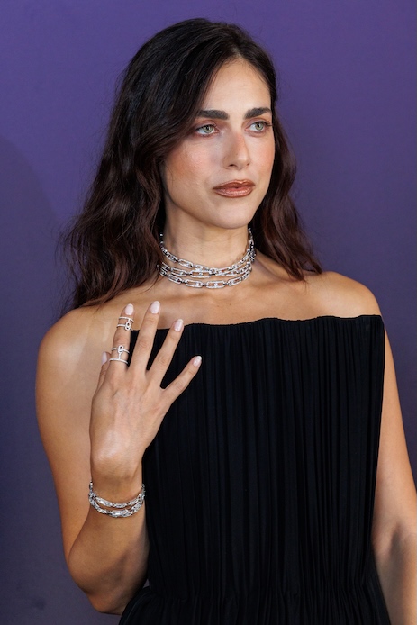 Miriam Leone al photocall Messika con abito nero e gioielli coordinati