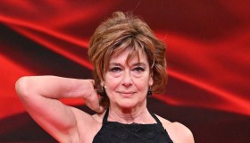 Monica Guerritore si mostra senza parrucca prima di Ballando: “Intanto vivo”