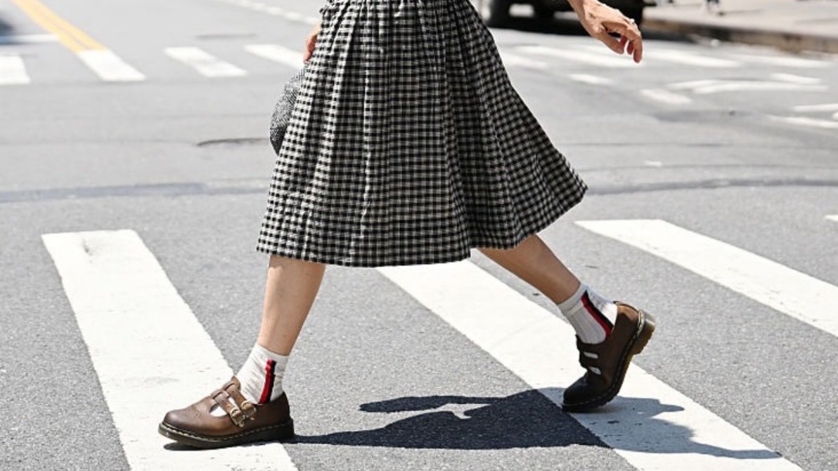 Gli anfibi Dr. Martens cambiano look e diventano Mary Jane (con lo sconto)
