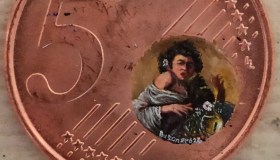 “Lentissima, minuscola e quasi invisibile”, l’arte di Stefano Busonero che dipinge capolavori sulle monete da 1 centesimo
