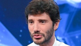 La (simpatica) gaffe di Stefano De Martino ad Affari Tuoi