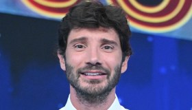 “Oggi è il mio compleanno”, il rito di Stefano De Martino ad Affari Tuoi