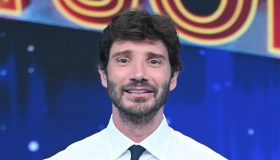 Affari Tuoi non va in onda stasera 4 ottobre, De Martino scalzato da Benigni
