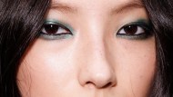 Eyemaxxing, la tecnica virale che risalta i tuoi occhi: ecco come si fa e con quali prodotti