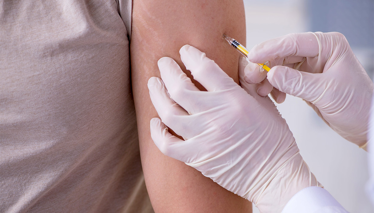 Tumore dei polmoni, lo studio: il vaccino peptidico migliora la sopravvivenza nelle forme avanzate